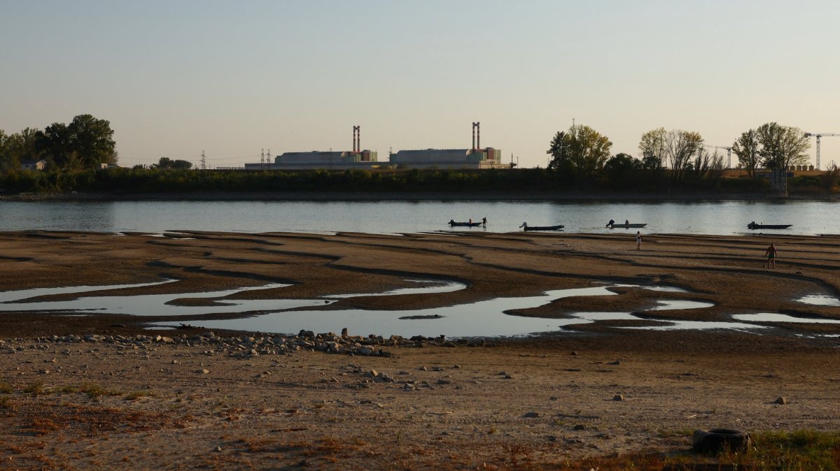 Paks Nuclear Power Plant with the partially dried-up Danube riverbed, Hungary, July 31, 2026. (Reuters Photo)