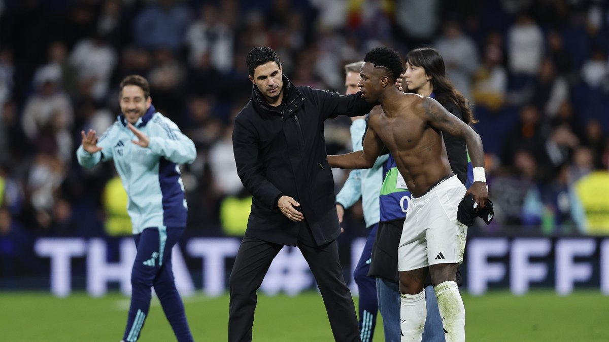 Real's Vinicius Junior and Arsenal Manager Mikel Arteta greet each other at the end of a UEFA Champions League quarterfinal match in Madrid, Spain, April 16, 2025. (Getty Images Photo)