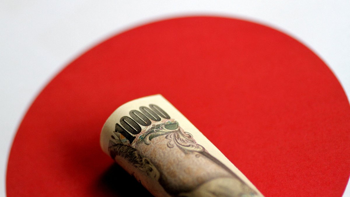 A Japanese yen note is seen in this illustration photo taken June 1, 2017. (Reuters Photo)
