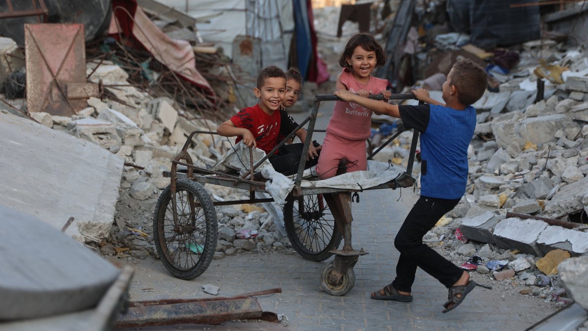 Palestinian children play in the midst of the rubble of destroyed buildings in the Jabalia camp for Palestinian refugees in the northern Gaza Strip, Palestine, Aug. 2, 2026. (AFP Photo)