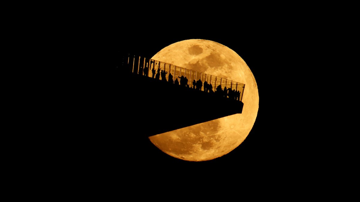 The Worm Moon rises behind the Edge outdoor observation deck at Hudson Yards, ahead of a total lunar eclipse, New Jersey, U.S., March 2, 2026. (Getty Images Photo)