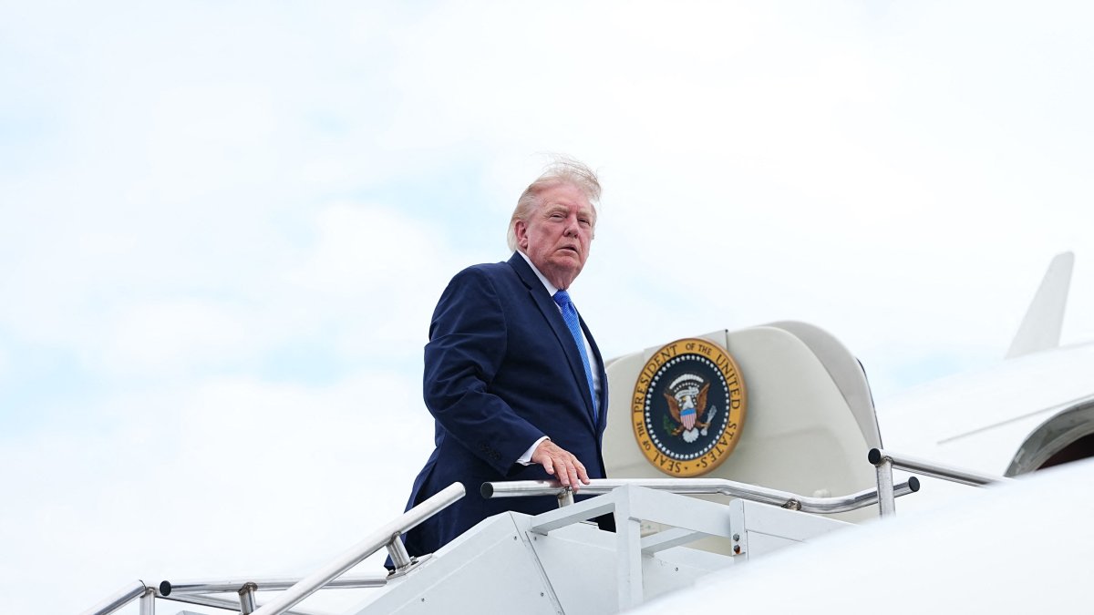 U.S. President Donald Trump boards Air Force One at Morristown Municipal Airport in Morristown, New Jersey, Aug. 2, 2026. (AFP Photo)