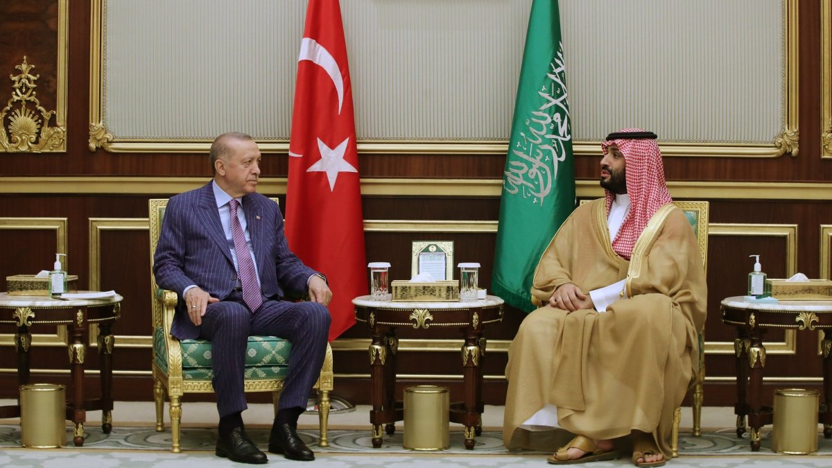 President Recep Tayyip Erdoğan (L) meets with Crown Prince Mohammed bin Salman in Jeddah, Saudi Arabia, April 28, 2022. (Presidency Handout via IHA, File Photo)