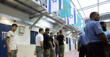 Palestinian prisoners stand outside a cell, ending their release from Ketziot prison camp in southern Israel's Negev desert, Oct. 1, 2007. (AFP File Photo)