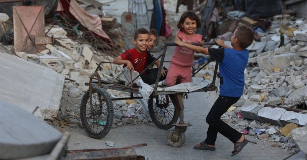 Palestinian children play in the midst of the rubble of destroyed buildings in the Jabalia camp for Palestinian refugees in the northern Gaza Strip, Palestine, Aug. 2, 2026. (AFP Photo)