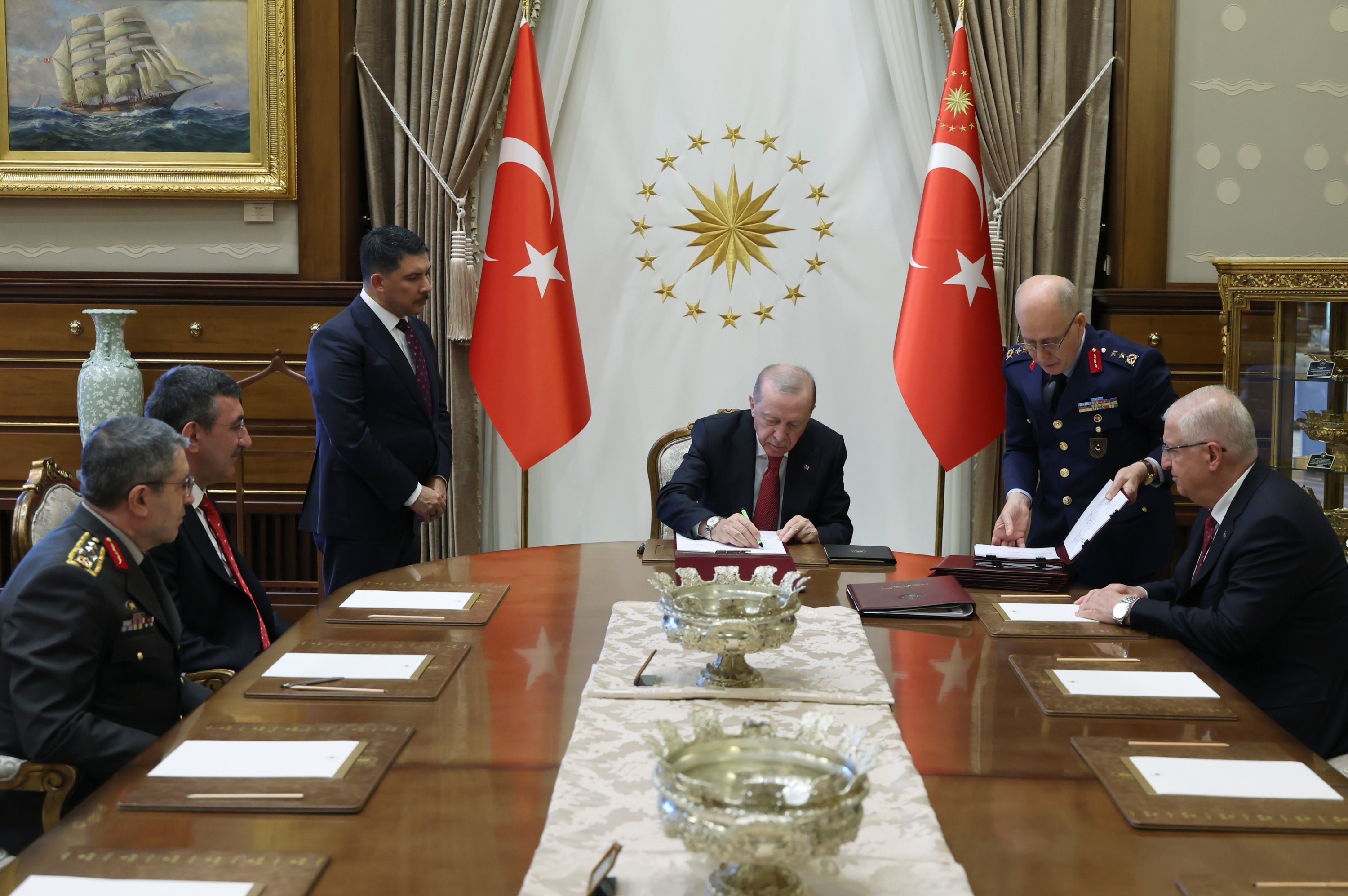 Türkiye promotes officers, replaces air force chief in annual reshuffle