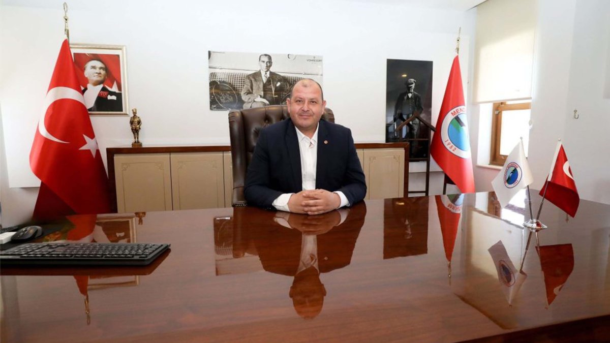 Mayor İlkay Çiçek poses in his office in an undated photo, Izmir, western Türkiye. (DHA Photo)