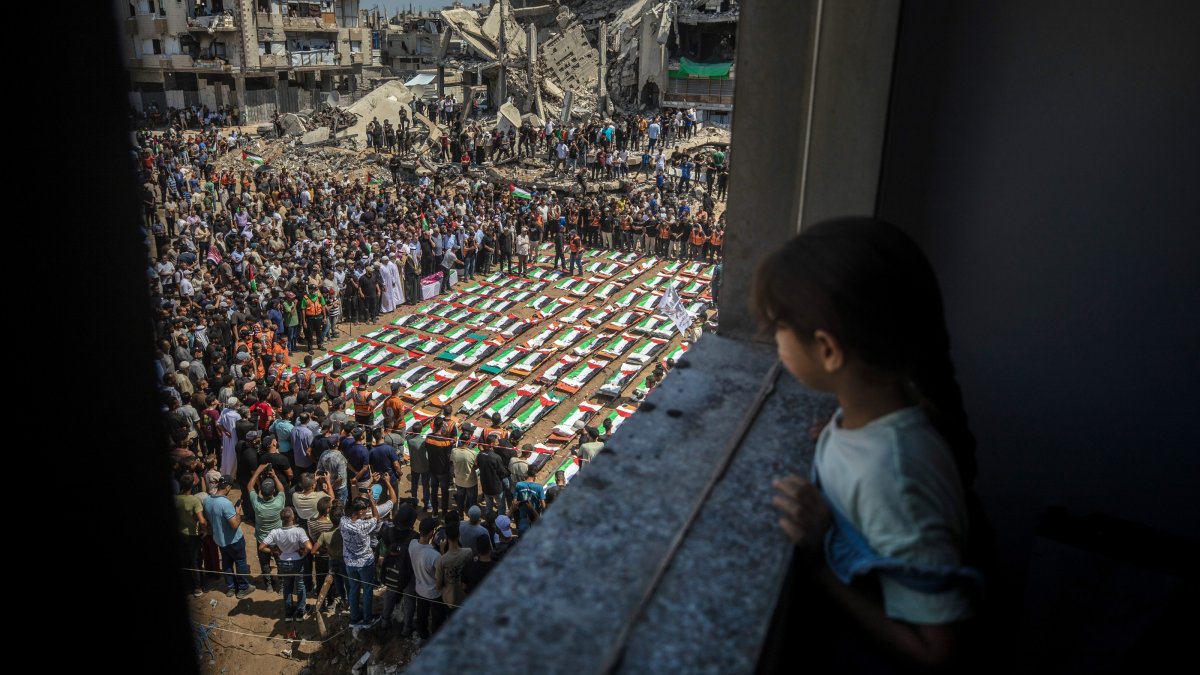 Palestinians gather during a mass funeral for 112 people in the eastern Gaza City, Palestine, Aug. 4, 2026. (EPA Photo)