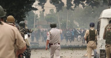 Clashes erupt as dozens of Kashmiri Muslims protest against Indian government forces, Anantnag, India-occupied Kashmir, June 16, 2018. (Getty Images Photo)