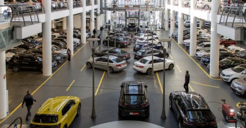 A view of a car sales store in the Esenyurt district of Istanbul, Türkiye, Dec. 19, 2024. (Shutterstock Photo)
