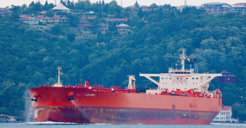 Panama-flagged crude oil tanker Louise 1 transits the Bosporus in Istanbul, Türkiye, July 9, 2026. (Reuters Photo)