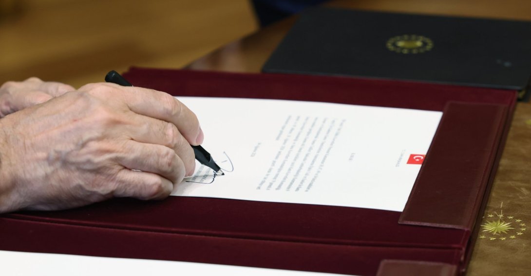 President Recep Tayyip Erdoğan signs decisions made at the Supreme Military Council (YAŞ), Ankara, Aug. 4, 2026. (AA Photo)