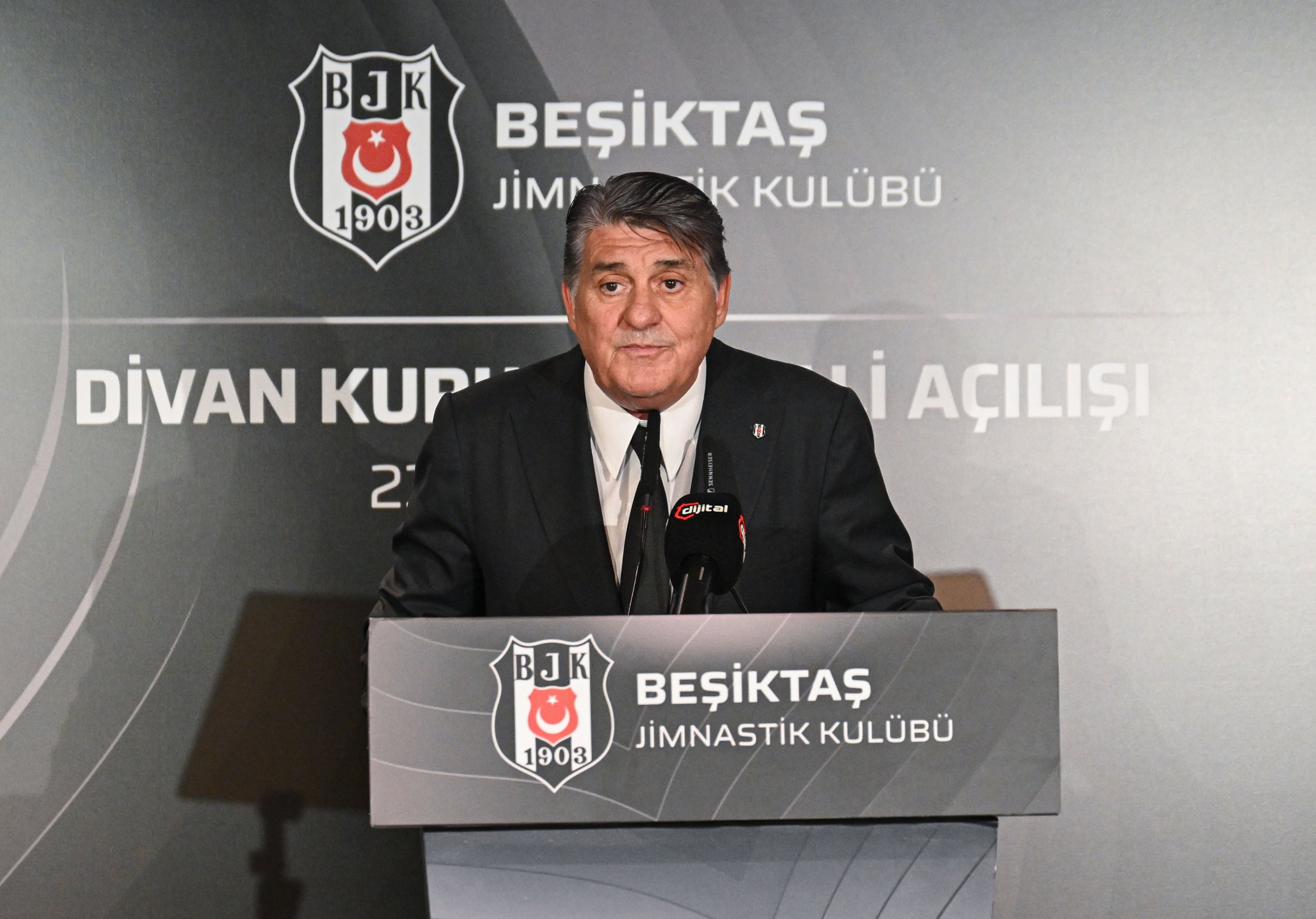 Beşiktaş shift focus to Vlahovic after ‘walking away’ from Salah