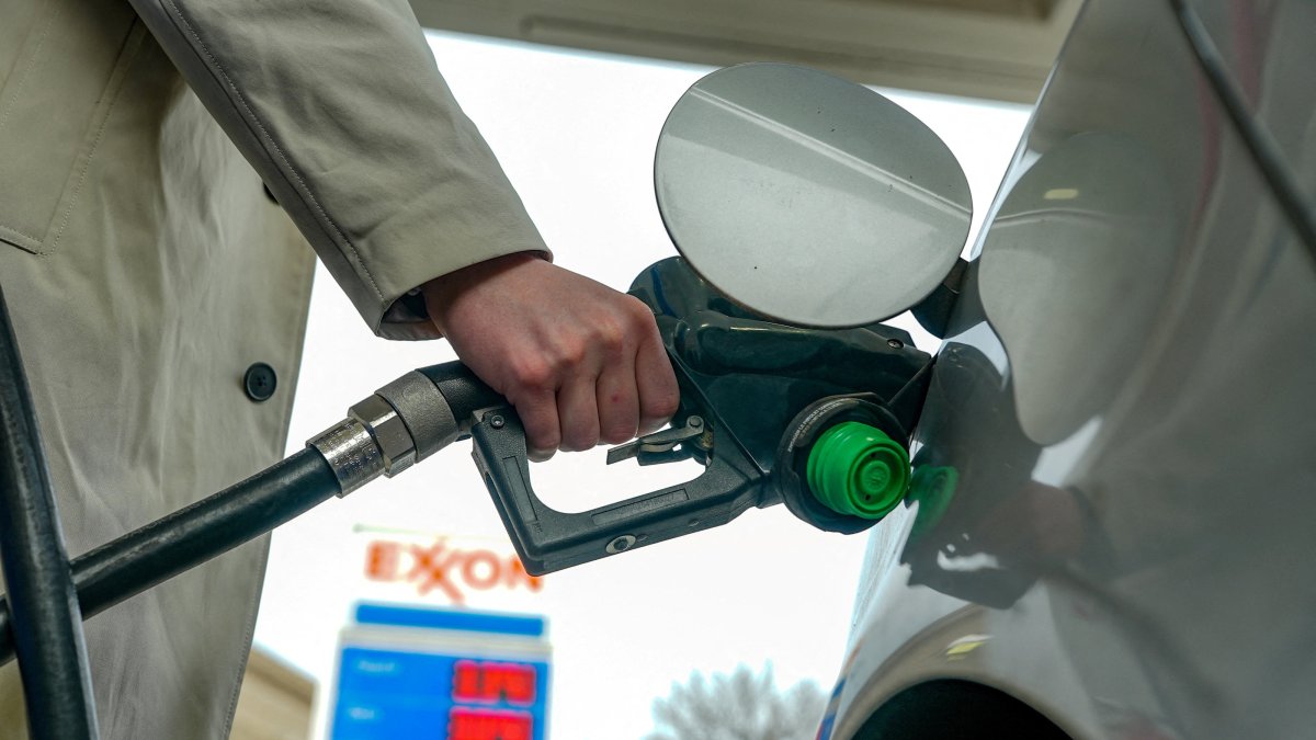 A man pumps gas at an Exxon station as the price of oil and gas has surged amid the U.S.-Israeli conflict with Iran, Washington, D.C., U.S., March 5, 2026. (Reuters Photo)