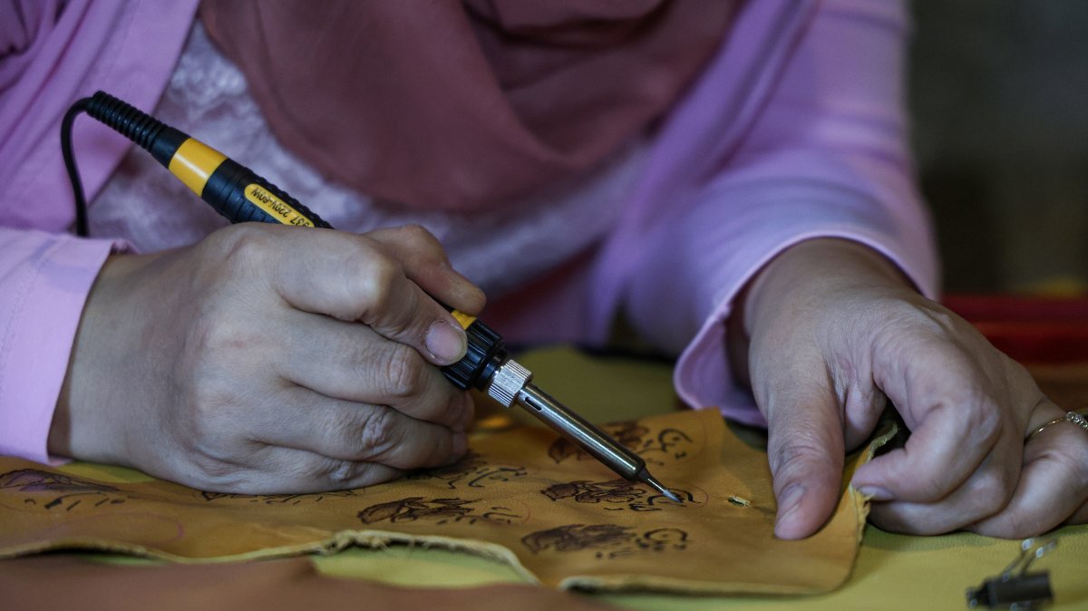 Syrian artisan Yememe Türkmeni works to preserve the traditional art of leather burning, a craft that is at risk of disappearing, Aleppo, Syria, July 31, 2026. (AA Photo)