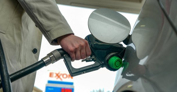 A man pumps gas at an Exxon station as the price of oil and gas has surged amid the U.S.-Israeli conflict with Iran, Washington, D.C., U.S., March 5, 2026. (Reuters Photo)