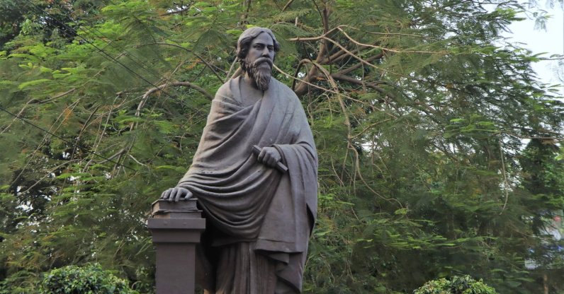 The life-size sculpture of Rabindranath Tagore, the first Indian Nobel Prize laureate, West Bengal, Kolkata, India, Oct. 1, 2022. (Shutterstock Photo)