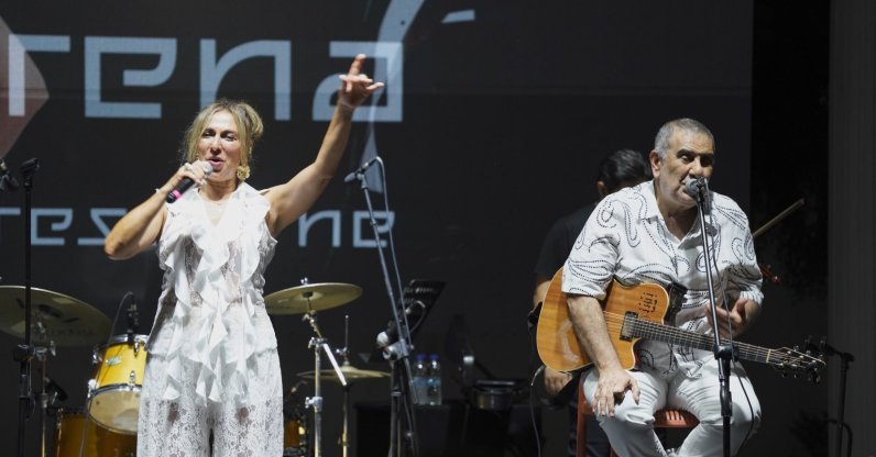 Eda (L) and Metin Özülkü perform at Başka Resort, Bodrum, Muğla, Türkiye. (Photo courtesy of Hakan Uç)