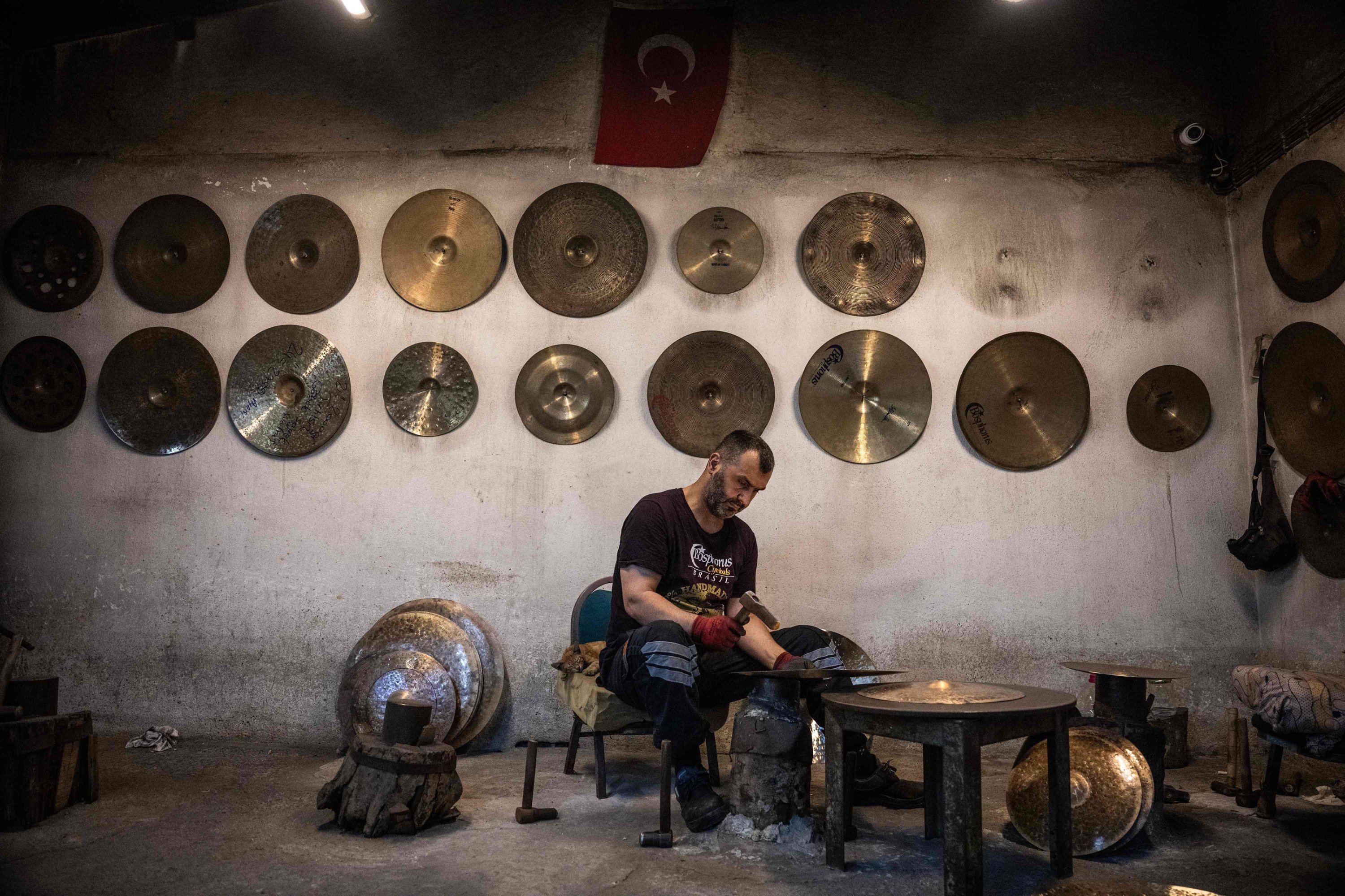 Istanbul keeps Ottoman-era cymbal-making tradition alive