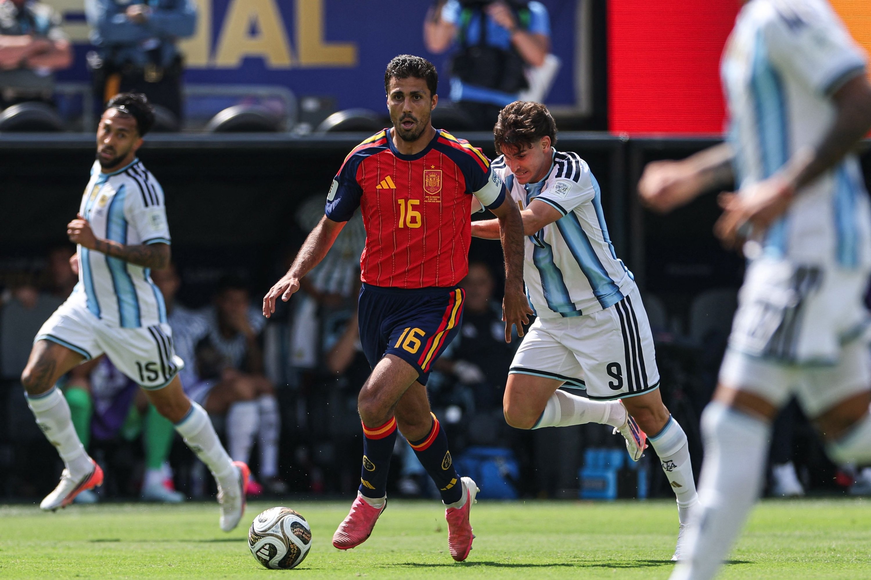 Rodri reportedly approves Barcelona transfer talks with Man City