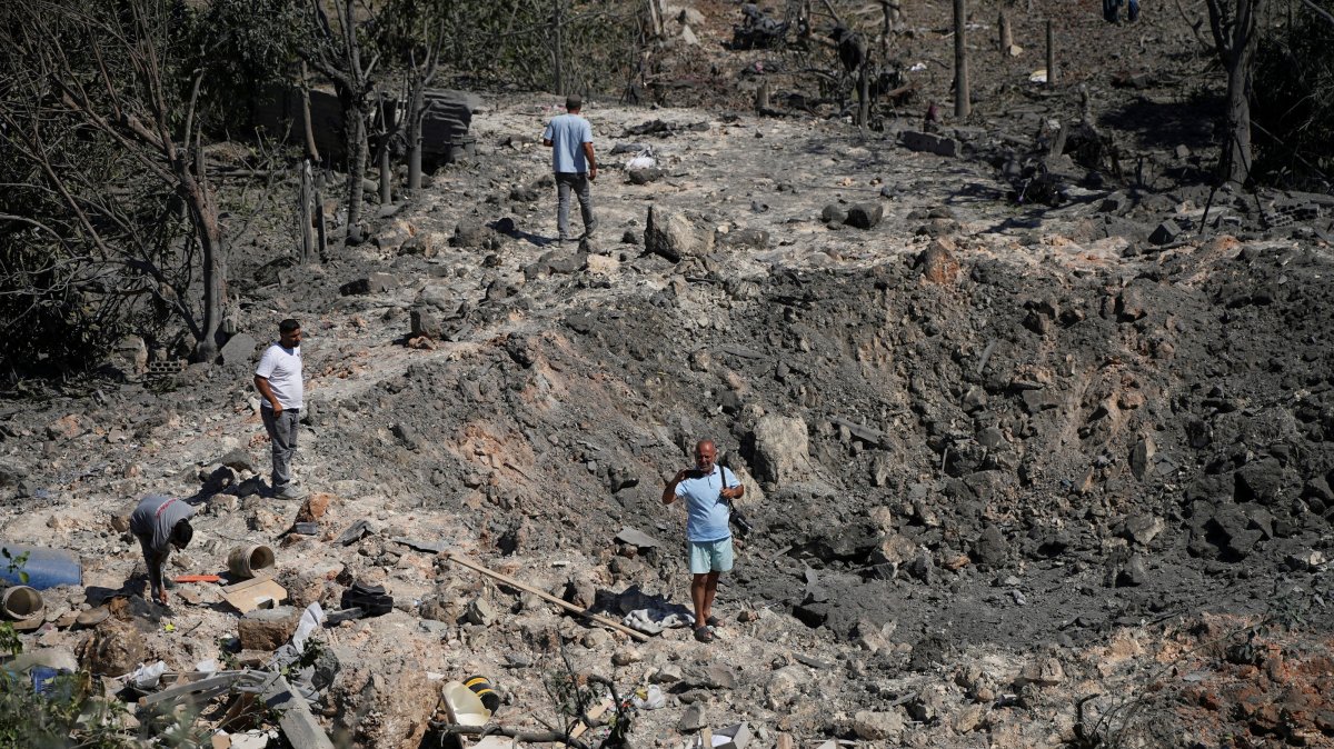 People and journalists stand at a site hit by Israeli strikes that occurred in the early hours of Thursday, in Burj al-Shamali, southern Lebanon, Aug. 6, 2026. (Reuters Photo)