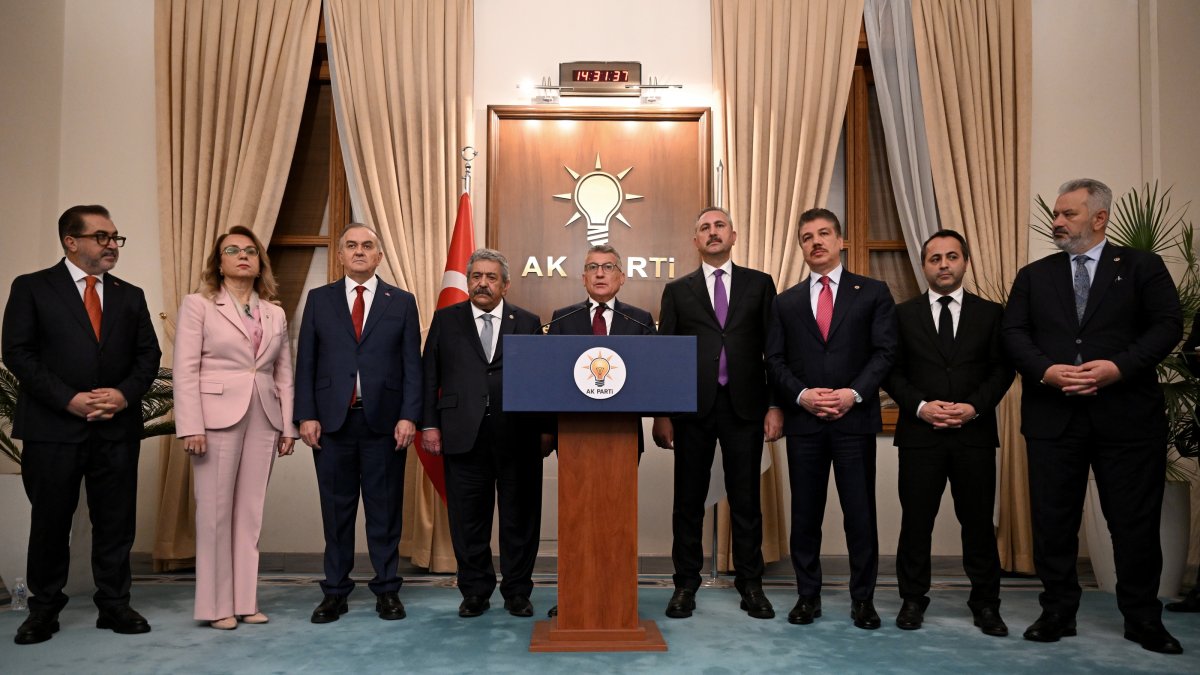 AK Party group chair Abdullah Güler (C) and lawmakers attend a news conference on the draft law, Ankara, Türkiye, Aug. 5, 2026. (AA Photo)
