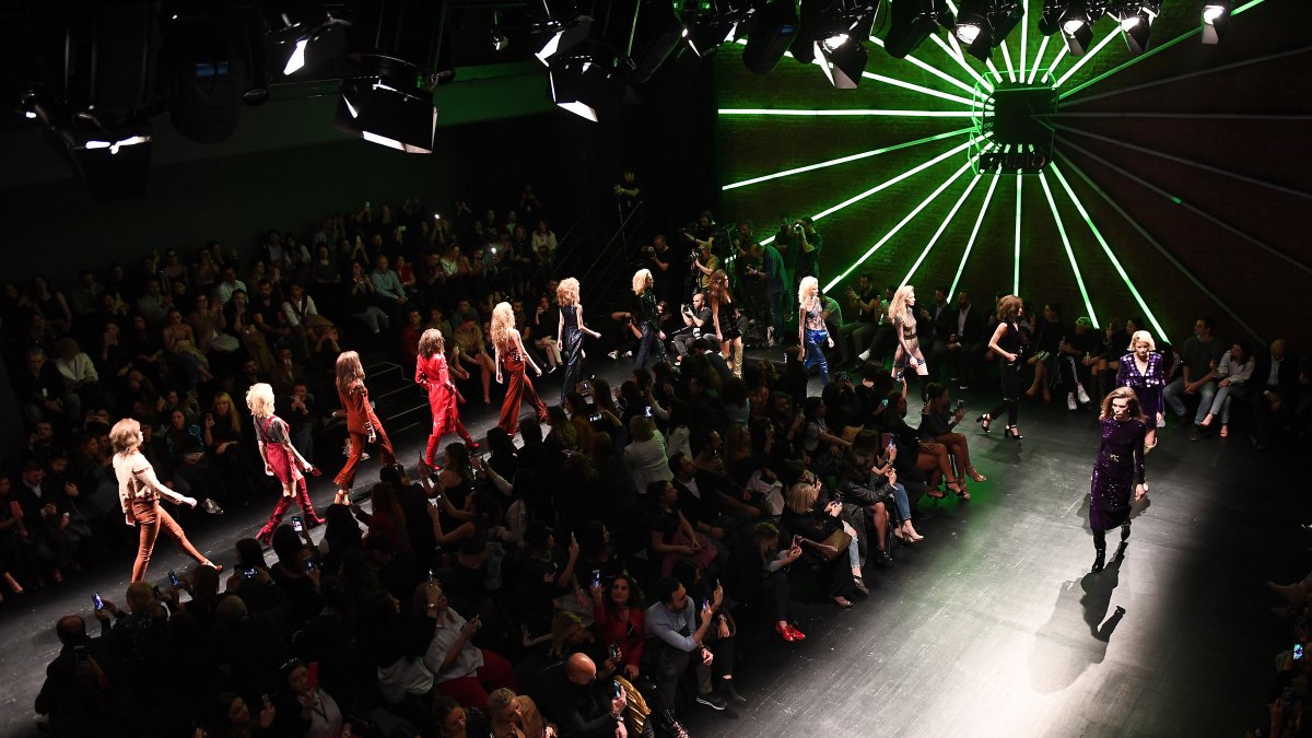 Models walk the runway at the Meltem Özbek show during Mercedes Benz Fashion Week Istanbul at Zorlu Performance Hall in Istanbul, Türkiye, March 29, 2018. (Getty Images Photo)