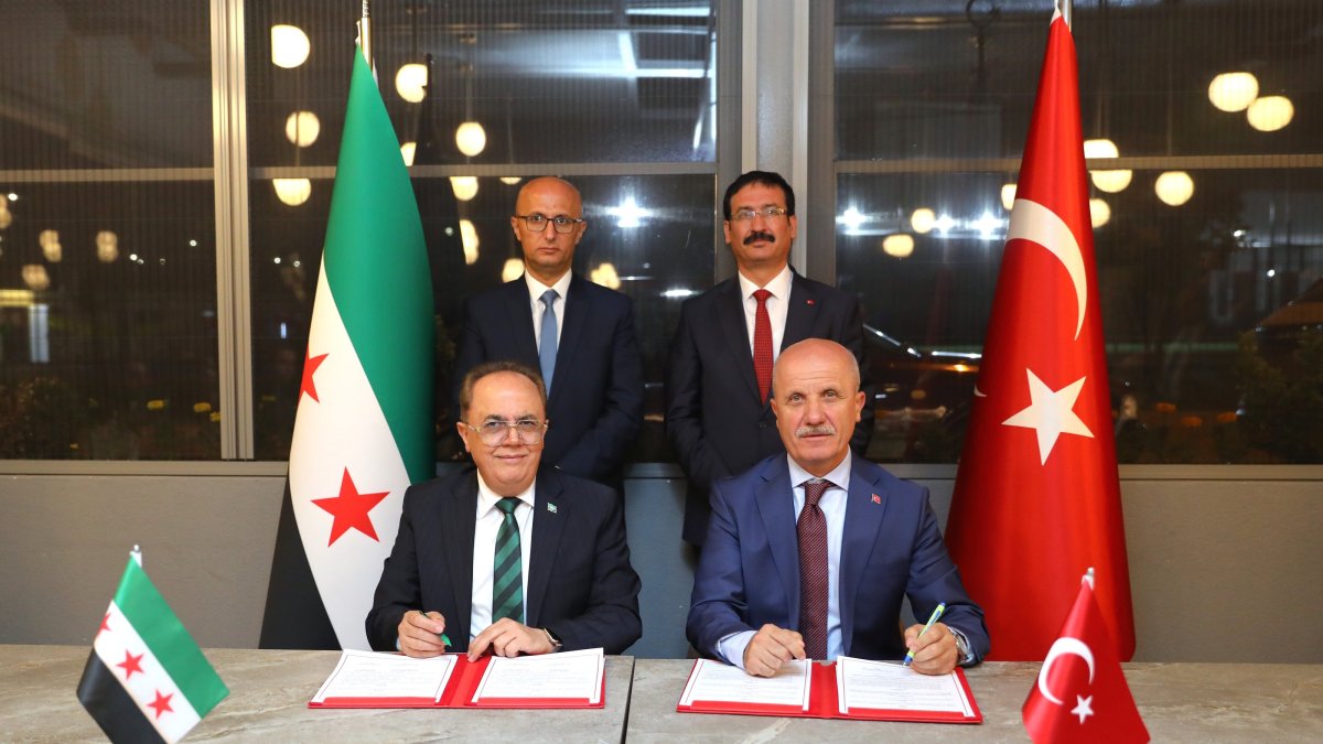 YÖK Chair Erol Özvar and Syrian Minister of Higher Education and Scientific Research Marwan al-Halabi sign the deal, Ankara, Türkiye, Aug. 6, 2026. (DHA Photo)