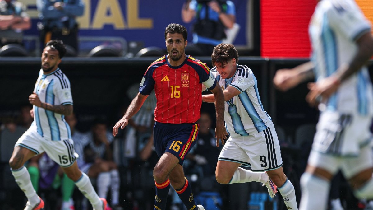 Spain's midfielder Rodri and Argentina's forward Julian Alvarez fight for the ball during the 2026 World Cup football tournament final match between Spain and Argentina at the New York/New Jersey Stadium in East Rutherford, U.S., July 19, 2026.  (AFP Photo)