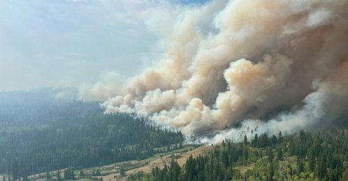 Smoke rises from northwest corner of the Pear Lake wildfire, part of the Big Bar Complex wildfire, which has caused the evacuation of the villages of 70 Mile House and Clinton, British Columbia, Canada, July 31, 2026. (Reuters Photo)