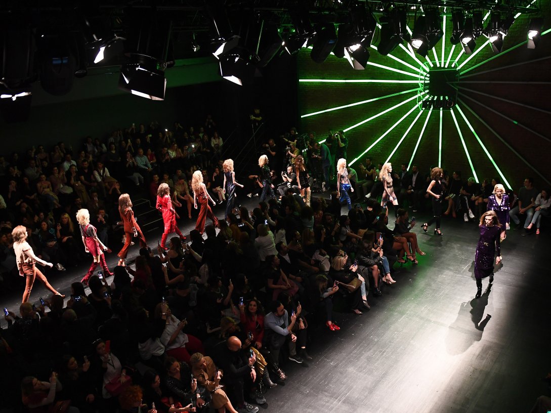 Models walk the runway at the Meltem Özbek show during Mercedes Benz Fashion Week Istanbul at Zorlu Performance Hall in Istanbul, Türkiye, March 29, 2018. (Getty Images Photo)