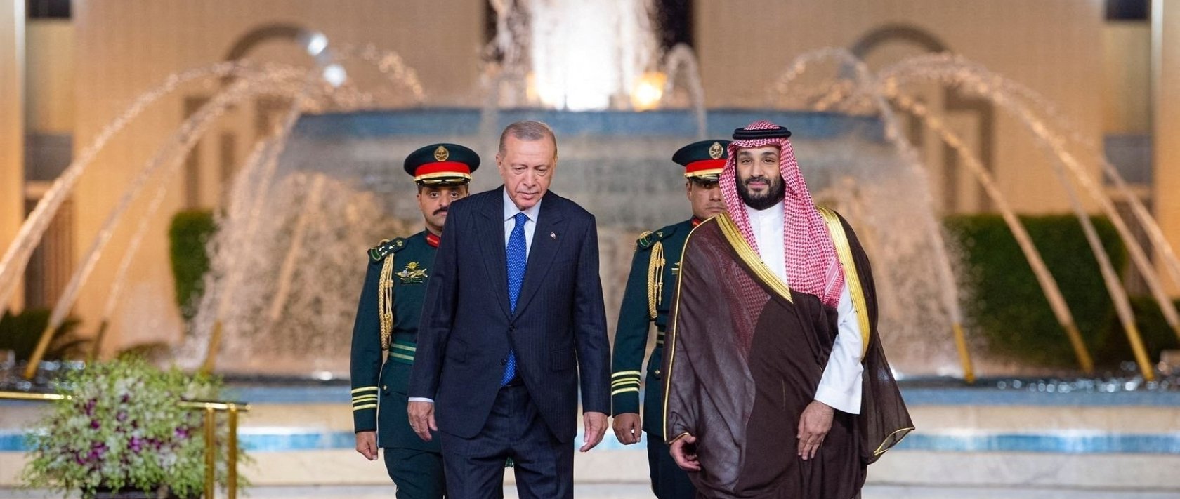 Saudi Arabia's Crown Prince Mohammed bin Salman welcomes President Tayyip Erdoğan in Jeddah, Saudi Arabia, July 17, 2023. (Saudi Press Agency/Handout via Reuters, File Photo)
