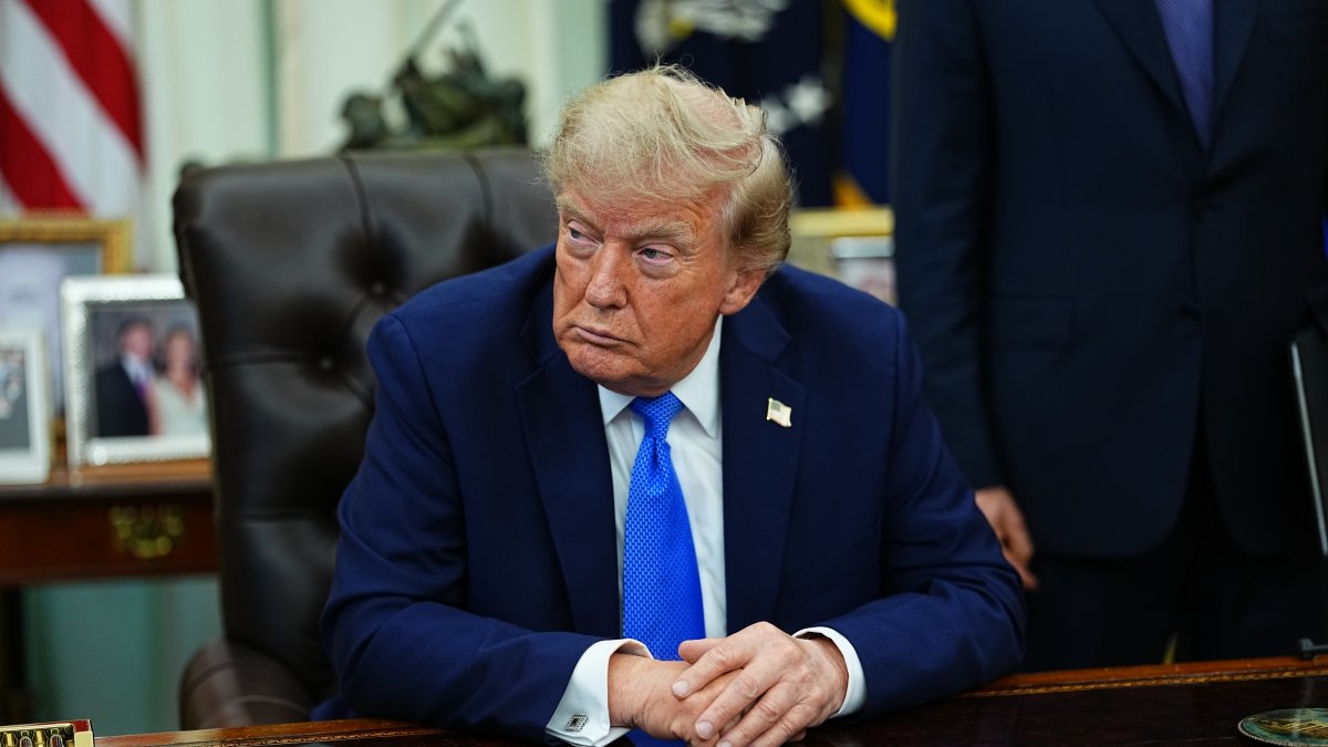 U.S. President Donald J. Trump participates in the signing of Executive Orders concerning silicon chips and birthright citizenship in the Oval Office of the White House in Washington, U.S., Aug. 2026. (EPA Photo)