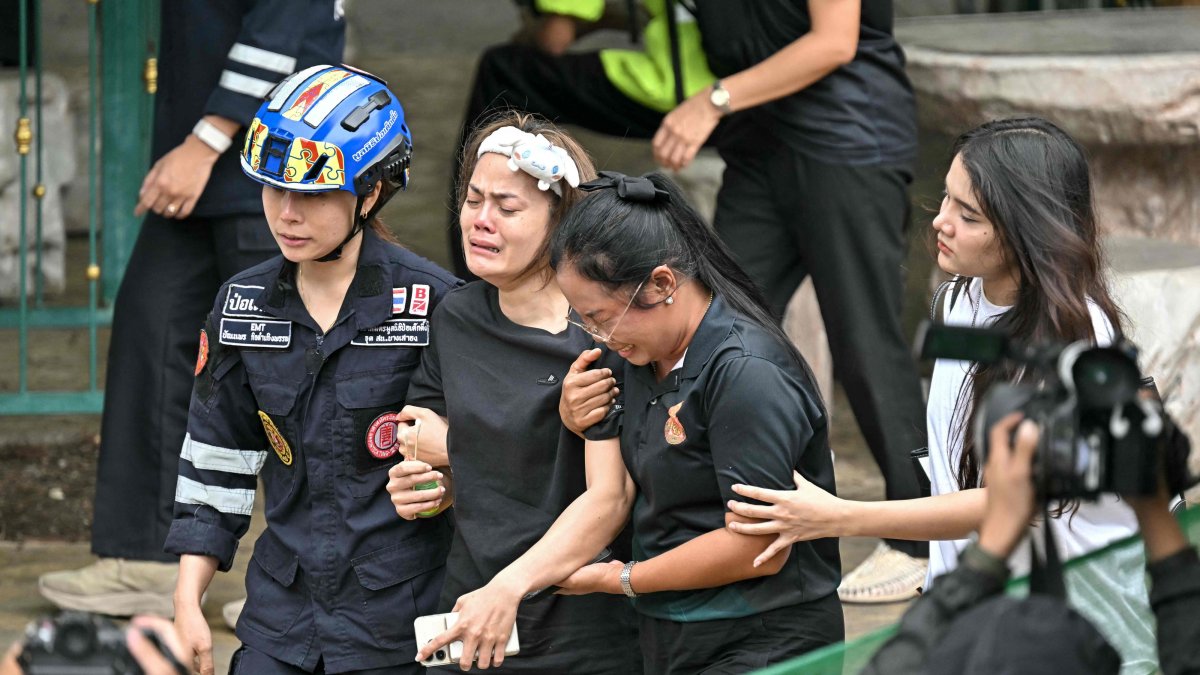 Family members of a teacher who was killed in a school shooting are led to an ambulance in Bang Kruai district, Nonthaburi province, Bangkok, Thailand, Aug. 7, 2026. (AFP Photo)