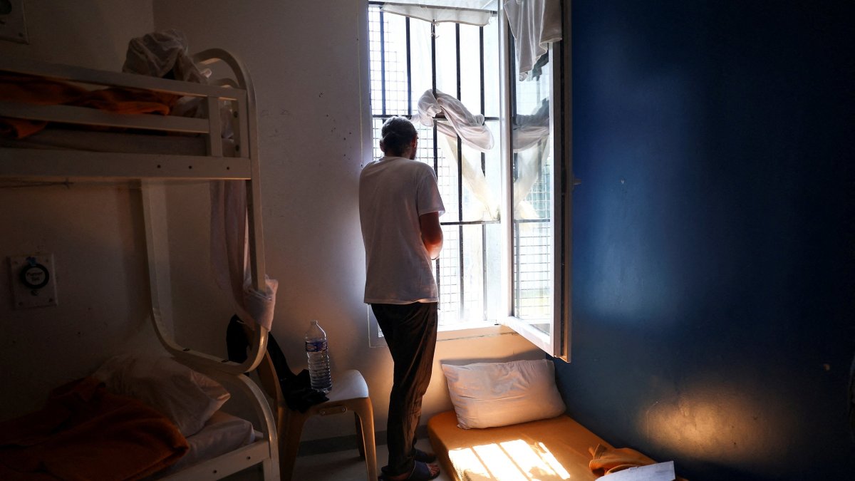 An inmate looks out the window from his prison cell as he tries to stay cool during the heatwave, Orleans, France, July 13, 2026. (Reuters Photo)