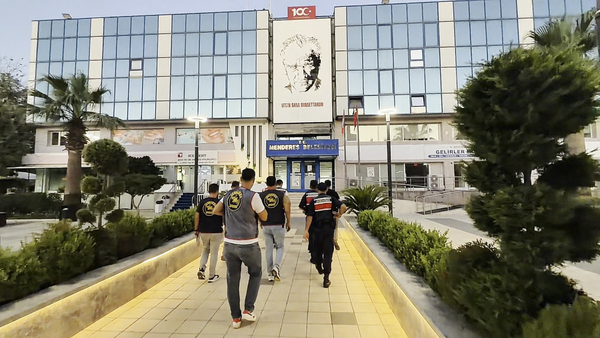 The exterior of the Menderes municipality building, Izmir, western Türkiye, Aug. 7, 2026. (İHA Photo)
