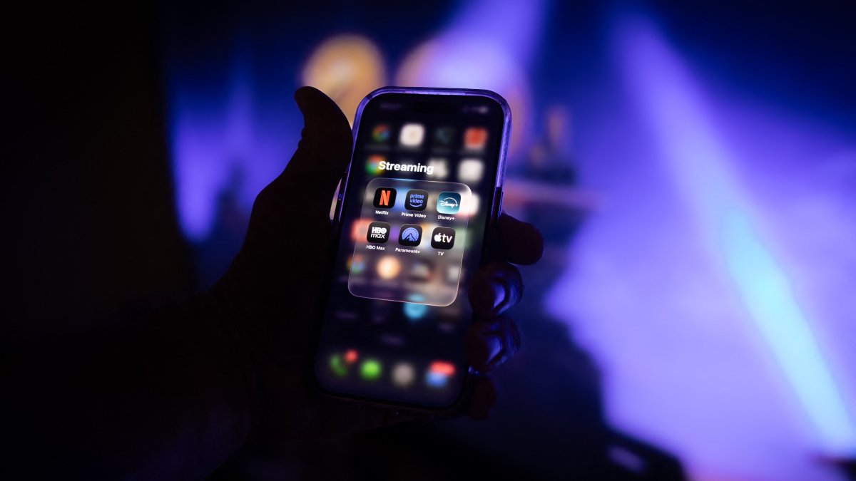 Streaming video services are displayed on a smartphone screen in front of a television in Sartene, South Corsica, France, June 1, 2026. (AFP File Photo)