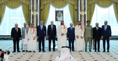 President Tayyip Erdoğan, Saudi Crown Prince Mohammed bin Salman and Pakistan's Prime Minister Shehbaz Sharif, accompanied by their ministers of Foreign Affairs and Defense, pose after signing a joint defense agreement in Mecca, Saudi Arabia, Aug. 7, 2026. (Turkish Presidency)