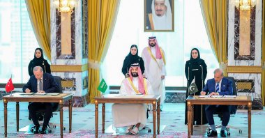 President Recep Tayyip Erdoğan, Saudi Crown Prince Mohammed bin Salman and Pakistani Prime Minister Shehbaz Sharif sign the Mecca Joint Defence Agreement in Mecca, Saudi Arabia, Aug. 7, 2026. (Pakistan Prime Minister's Office Handout via AFP) 