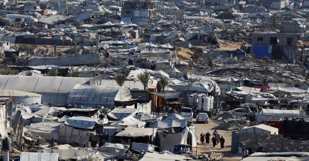 Palestinians walk past the rubble of residential buildings destroyed during the war, at Jabalia refugee camp in the northern Gaza Strip, Aug. 5, 2026. (Reuters Photo)