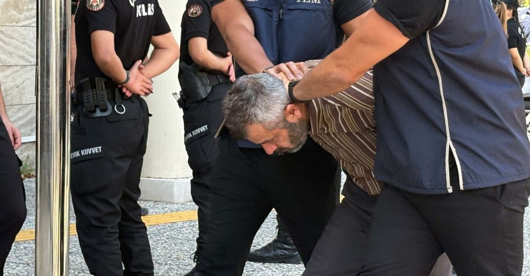 Police officers escort Burkay Karatepe to the courthouse, Muğla, southwestern Türkiye, Aug. 7, 2026. (DHA Photo)