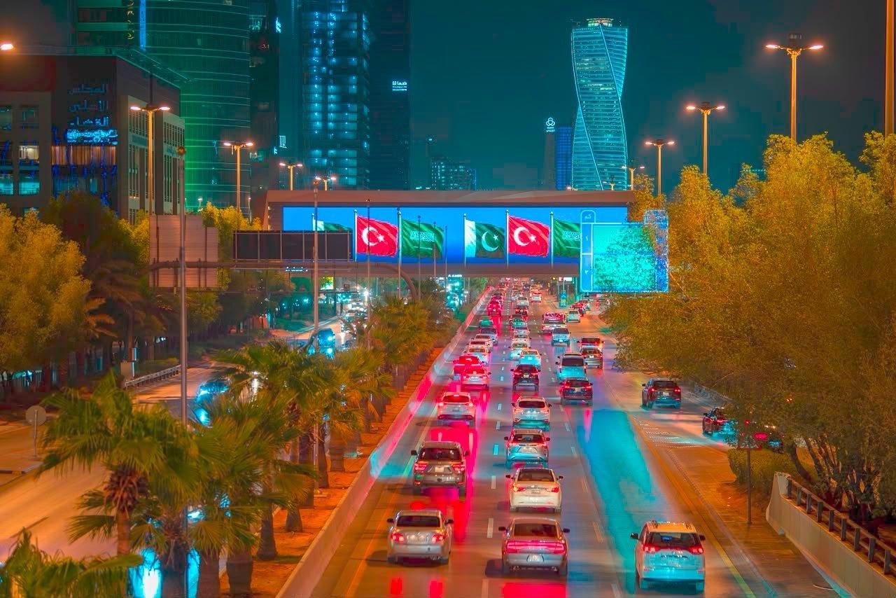 Turkish, Pakistani, Saudi flags light up Kingdom after defense pact