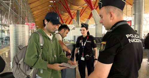Spanish national police officers check the documents of travellers arriving from Italy, after Spain's government said it would establish border controls for flights and ships from Italy, at Madrid-Barajas Airport, Madrid, Spain, Aug. 8, 2026. (Reuters Photo)