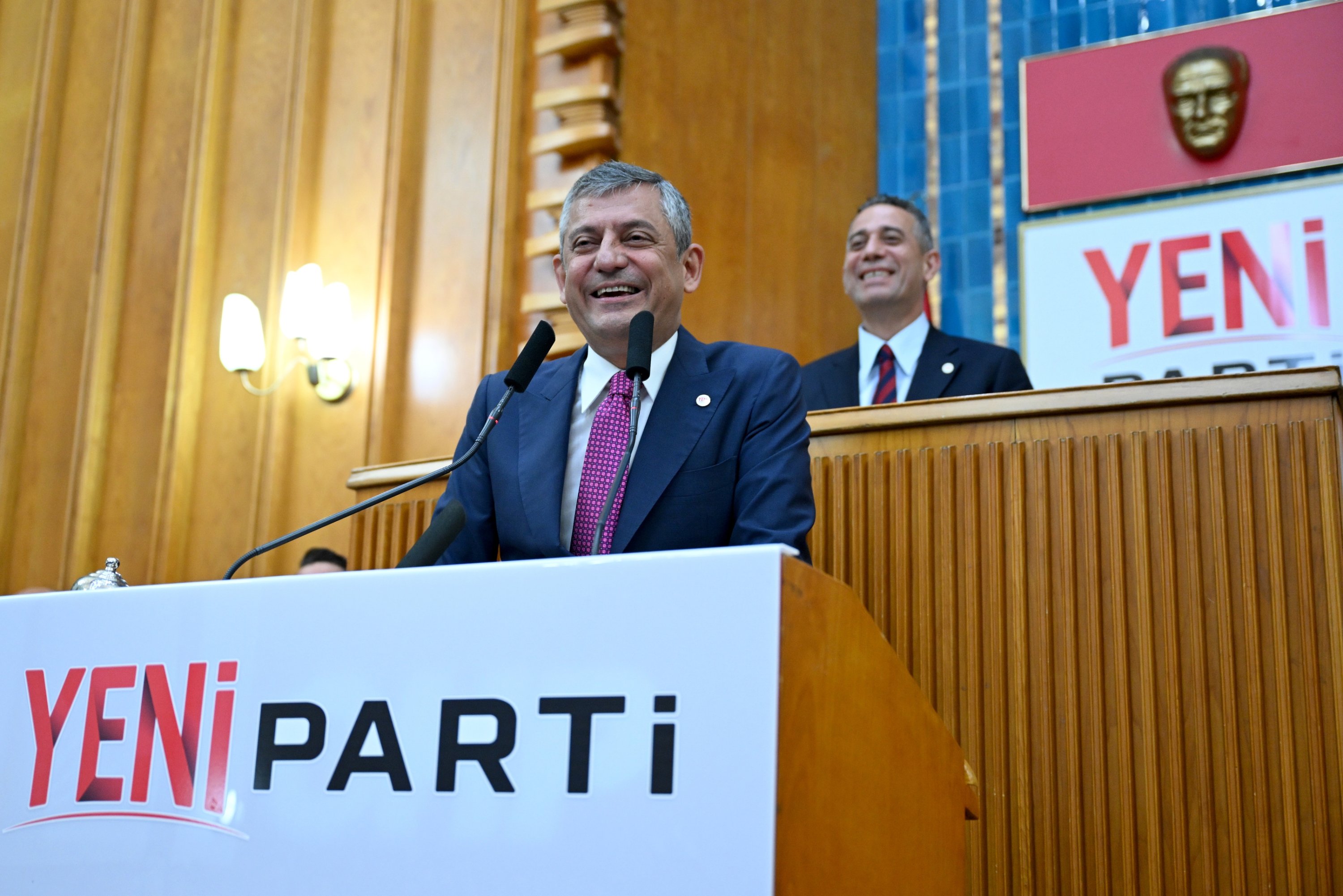 Özel strips Türkiye’s CHP of its supporters