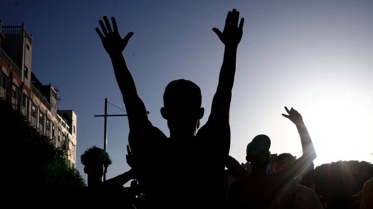 A migrant shouts slogans as others carry a fellow migrant, whom they say was injured during a clash with Spanish police, Ceuta, Spain, Aug. 2, 2026. (Reuters Photo)