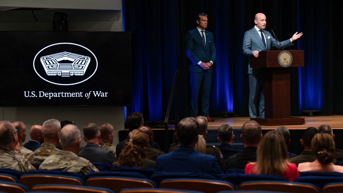 U.S. White House Deputy Chief of Staff Stephen Miller (R) speaks alongside U.S. Secretary of Defense Pete Hegseth (L), Washington, U.S., July 27, 2026. (AFP Photo)