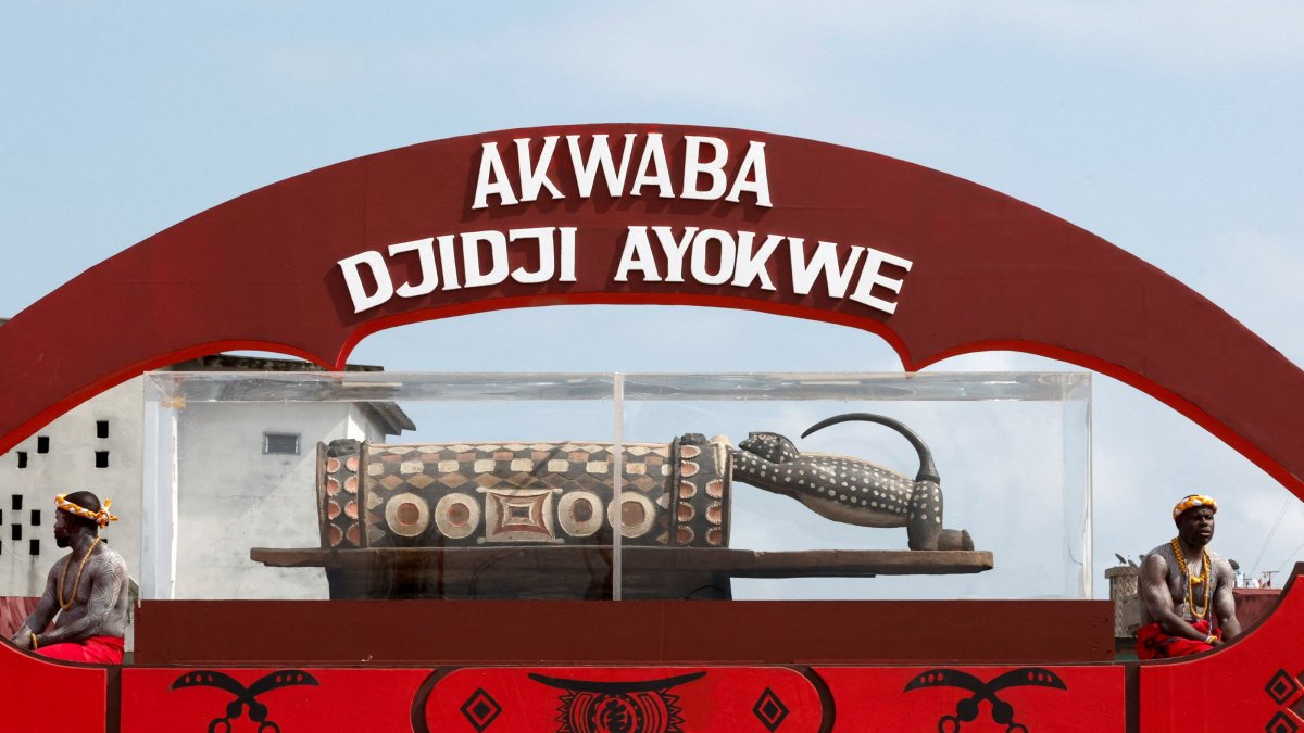 Djidji Ayokwe, an ancestral "talking drum" of the Atchan people living in southern Ivory Coast, is presented during the parade to commemorate Ivory Coast's 66th Independence Day, Abidjan, Ivory Coast, Aug. 7, 2026. (Reuters Photo)