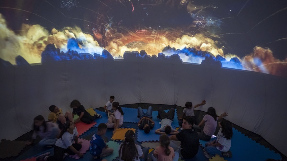 Students explore planets and outer space through immersive visuals during a summer activity, Erzurum, Türkiye, July 21, 2026. (AA Photo)