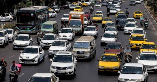 Motorists drive vehicles at Hafteh-Tir Square in central Tehran, Iran, Aug.  8, 2026. (AFP Photo)