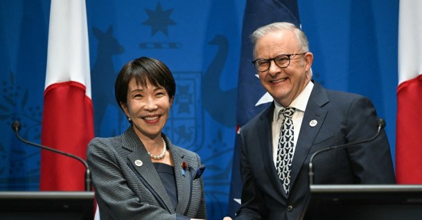 Australia's Prime Minister Anthony Albanese (R) shakes hands with Japan's Prime Minister Sanae Takaichi after speaking to the press at Parliament House, Canberra, Australia, May 4, 2026. (AFP Photo)
